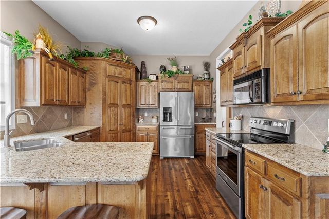 4304 NE Park Springs Drive, Lee's Summit, MO 64064