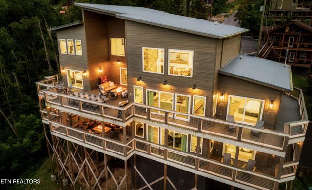 720 Short Ridge Court, Gatlinburg, TN 37738