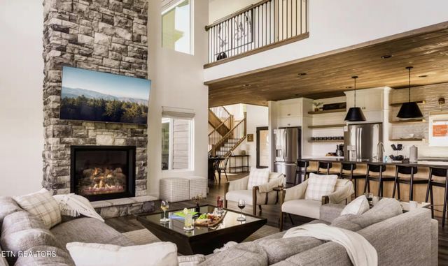 720 Short Ridge Court, Gatlinburg, TN 37738