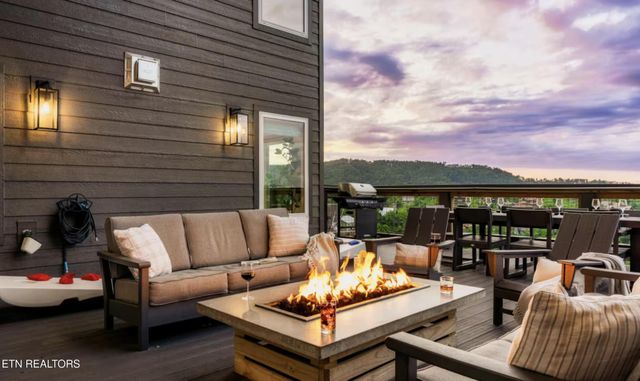 720 Short Ridge Court, Gatlinburg, TN 37738