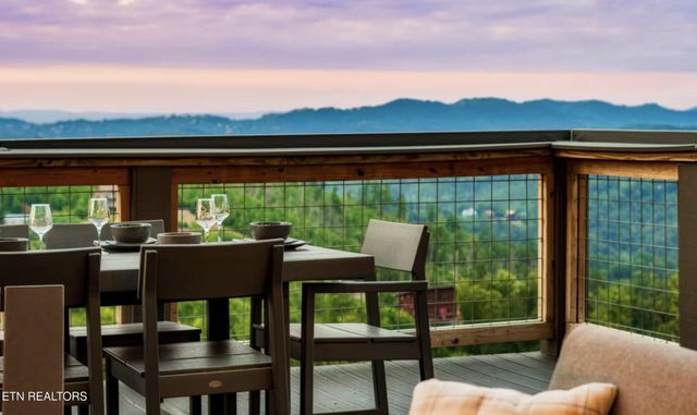 720 Short Ridge Court, Gatlinburg, TN 37738