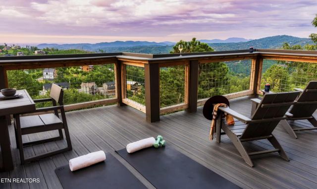 720 Short Ridge Court, Gatlinburg, TN 37738