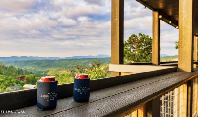 720 Short Ridge Court, Gatlinburg, TN 37738