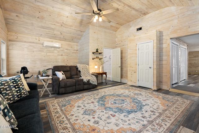 2189 Little Cove Road, Sevierville, TN 37862