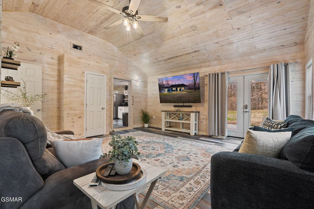 2189 Little Cove Road, Sevierville, TN 37862