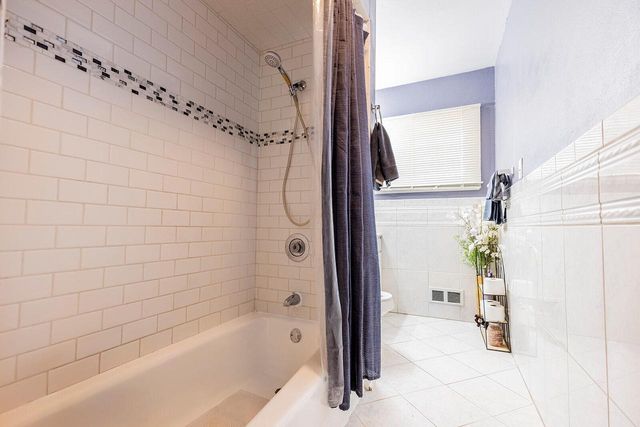 6716 S 19th STREET, Milwaukee, WI 53221