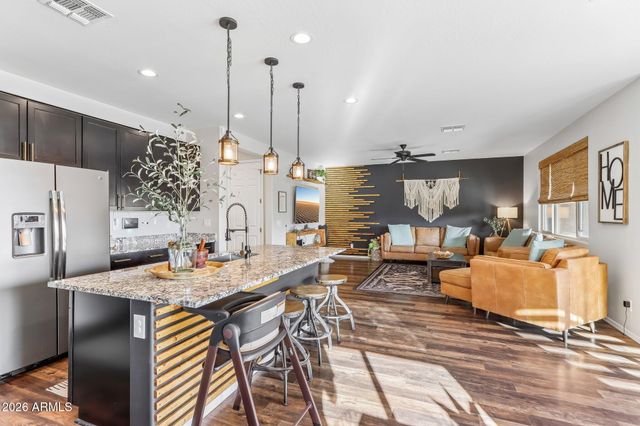 17365 W HEDGEHOG Place, Surprise, AZ 85387
