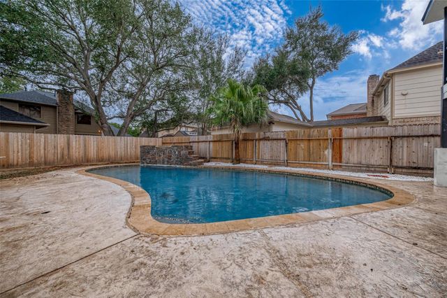 919 Mockingbird Way, Sugar Land, TX 77478