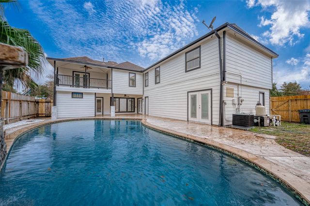 919 Mockingbird Way, Sugar Land, TX 77478
