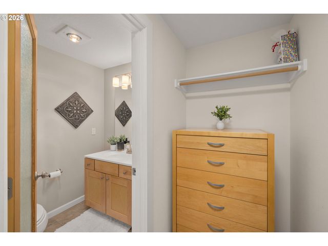 7931 Sw 40TH Ave I, Portland, OR 97219