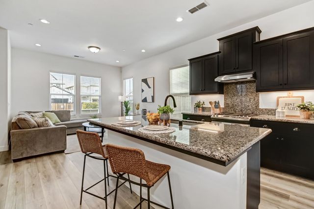 2352 Bronze Star Way, Sacramento, CA 95818