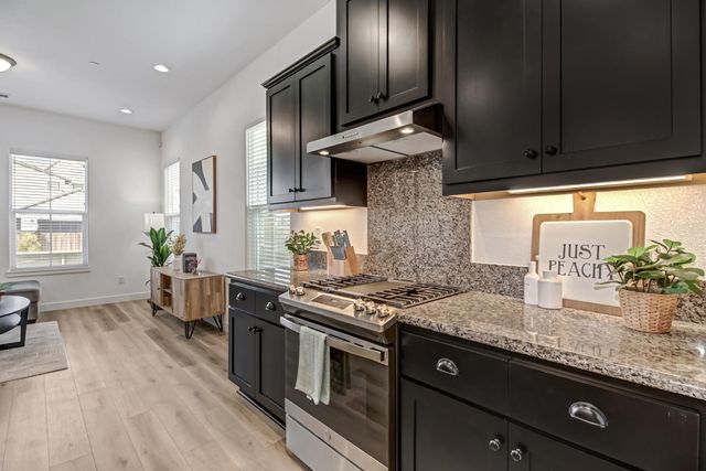 2352 Bronze Star Way, Sacramento, CA 95818