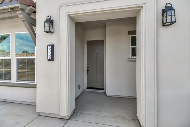 2352 Bronze Star Way, Sacramento, CA 95818