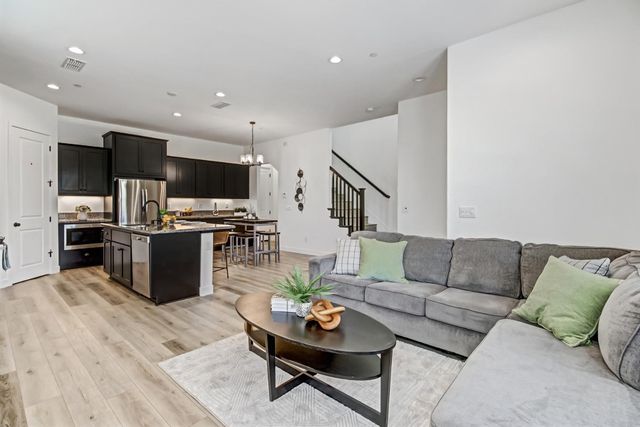 2352 Bronze Star Way, Sacramento, CA 95818