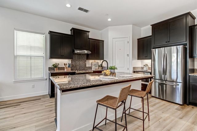2352 Bronze Star Way, Sacramento, CA 95818