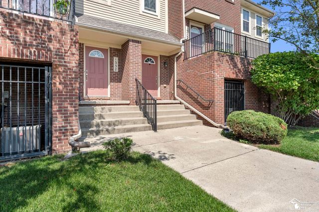 1346 Hillcrest Drive, Waterford Twp, MI 48327