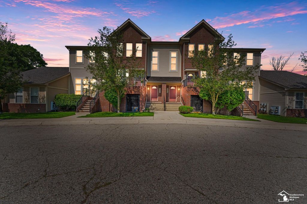 1346 Hillcrest Drive, Waterford Twp, MI 48327