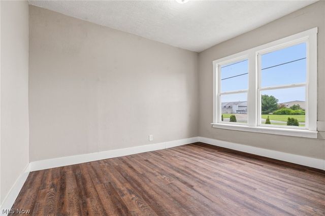 678 Essex Street, Akron, OH 44306