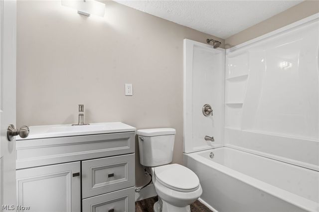 678 Essex Street, Akron, OH 44306