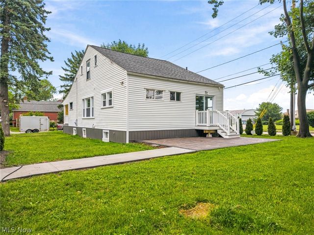 678 Essex Street, Akron, OH 44306