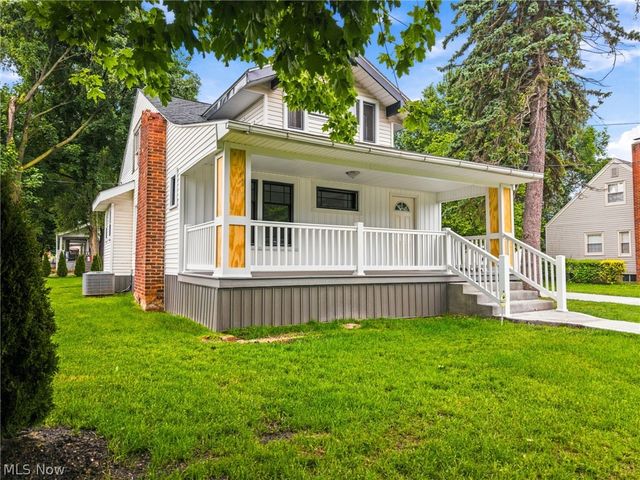 678 Essex Street, Akron, OH 44306