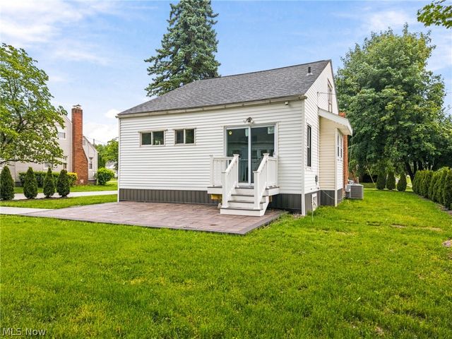 678 Essex Street, Akron, OH 44306