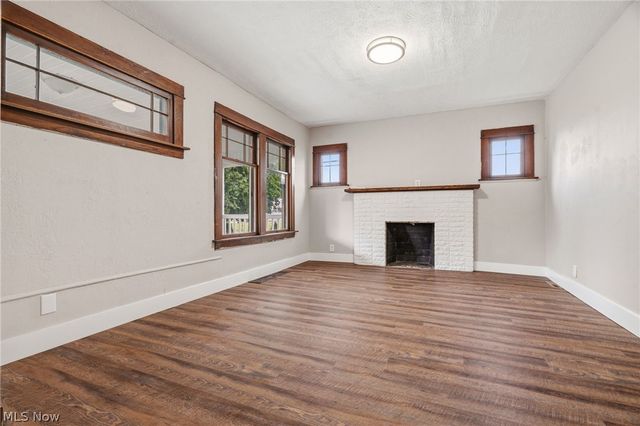678 Essex Street, Akron, OH 44306