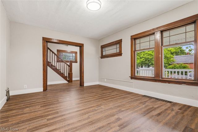 678 Essex Street, Akron, OH 44306