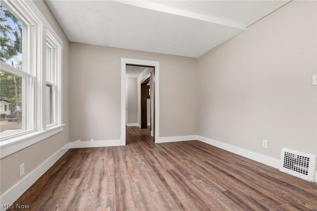 678 Essex Street, Akron, OH 44306