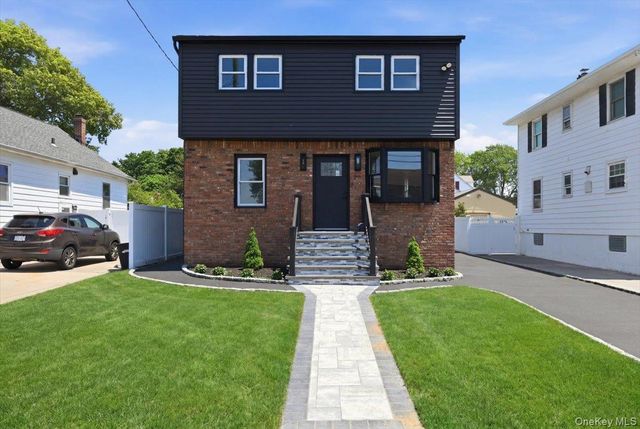 20 Wyona Avenue, Lindenhurst, NY 11757