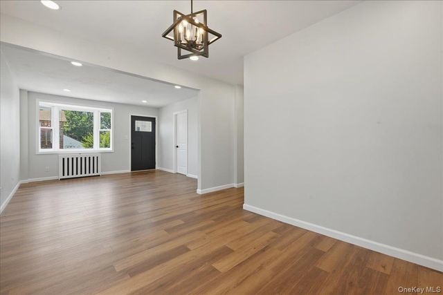 20 Wyona Avenue, Lindenhurst, NY 11757