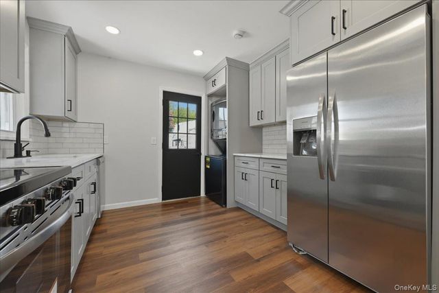 20 Wyona Avenue, Lindenhurst, NY 11757