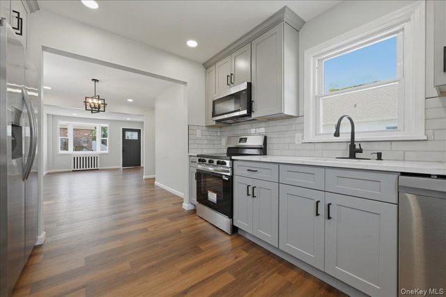 20 Wyona Avenue, Lindenhurst, NY 11757