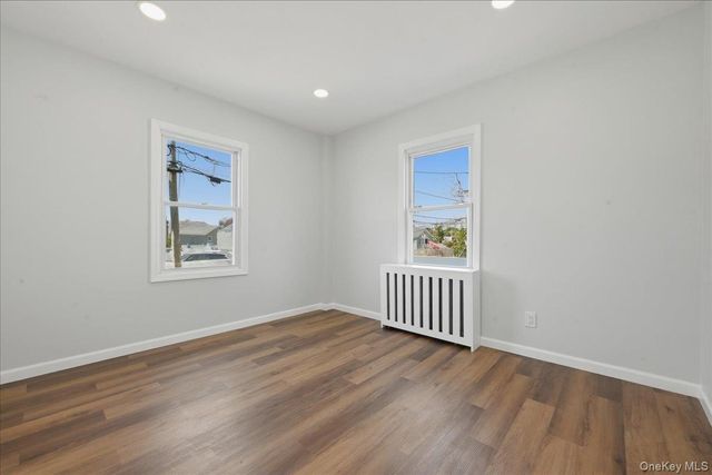 20 Wyona Avenue, Lindenhurst, NY 11757