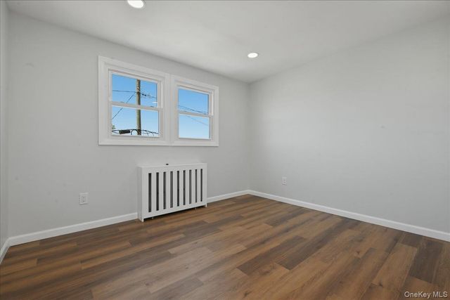 20 Wyona Avenue, Lindenhurst, NY 11757