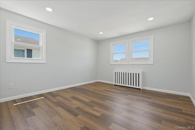 20 Wyona Avenue, Lindenhurst, NY 11757