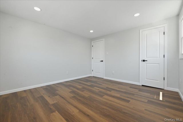 20 Wyona Avenue, Lindenhurst, NY 11757