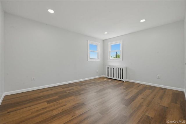 20 Wyona Avenue, Lindenhurst, NY 11757