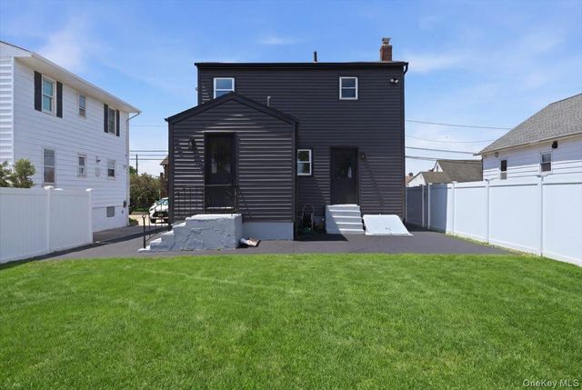 20 Wyona Avenue, Lindenhurst, NY 11757