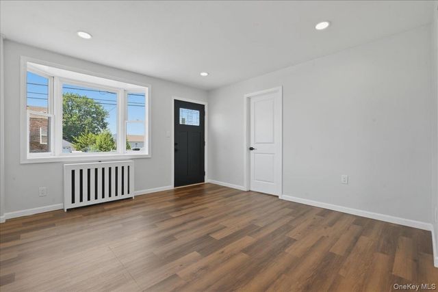 20 Wyona Avenue, Lindenhurst, NY 11757