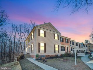 7651 SOUTHERN OAK DR, Springfield, VA 22153