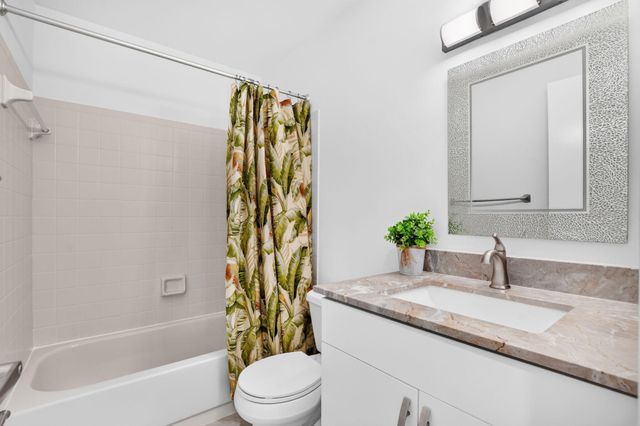 1971 Discovery Circle E, Deerfield Beach, FL 33442