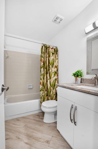 1971 Discovery Circle E, Deerfield Beach, FL 33442