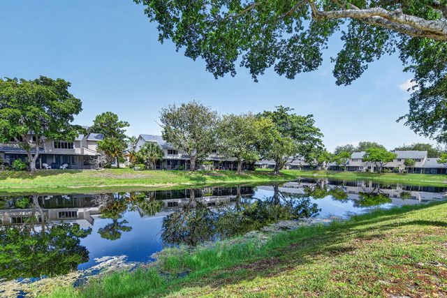 1971 Discovery Circle E, Deerfield Beach, FL 33442