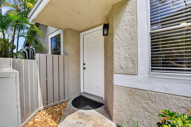 1971 Discovery Circle E, Deerfield Beach, FL 33442