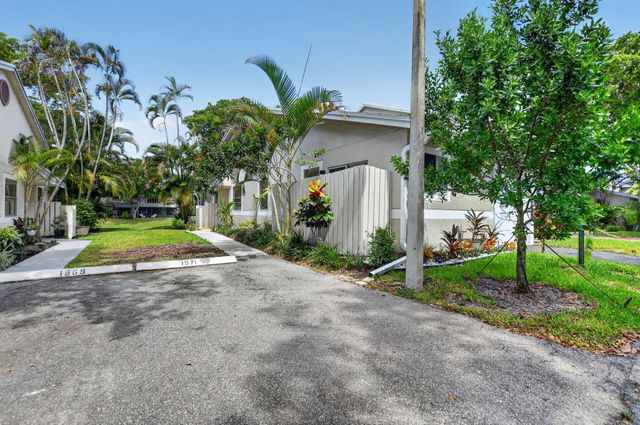 1971 Discovery Circle E, Deerfield Beach, FL 33442