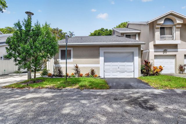 1971 Discovery Circle E, Deerfield Beach, FL 33442