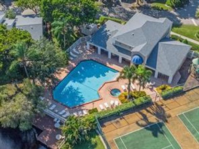 1971 Discovery Circle E, Deerfield Beach, FL 33442