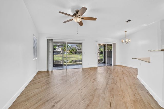 1971 Discovery Circle E, Deerfield Beach, FL 33442