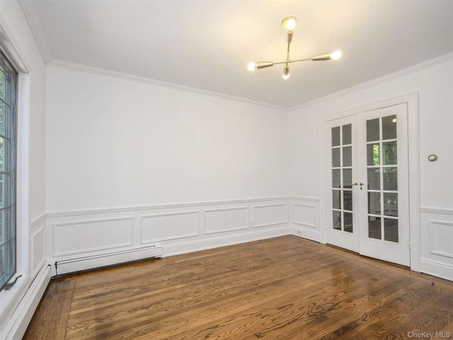 121 Hillcrest Avenue, Manhasset, NY 11030